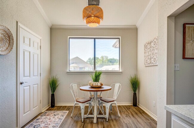 Building Photo - 1916 Signal Ridge Pl