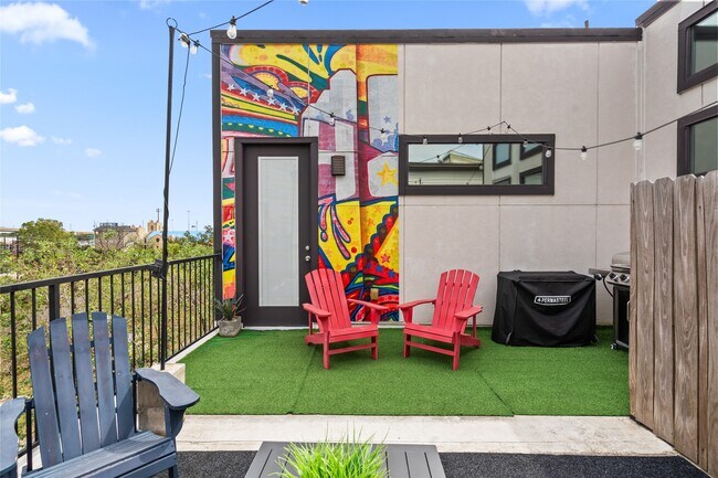 Building Photo - 2104 Webster St