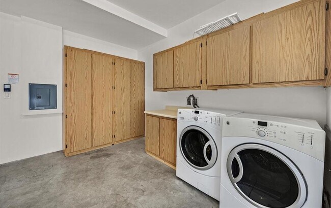 Building Photo - Stunning Ground-Floor 2 bd, 2 ba- Danville...
