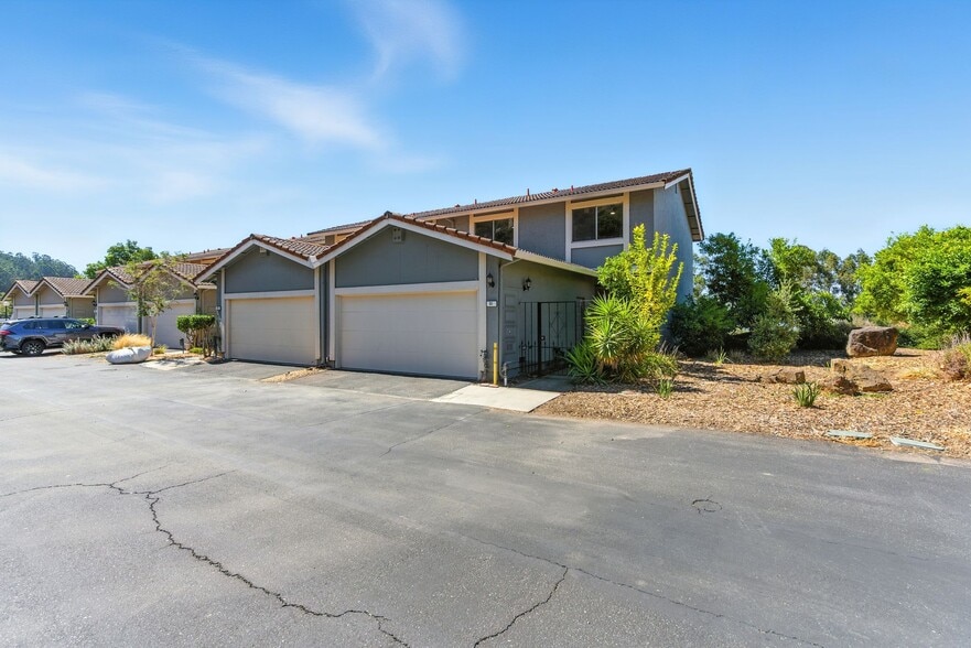 Duet Style - 81 Mountain Valley St