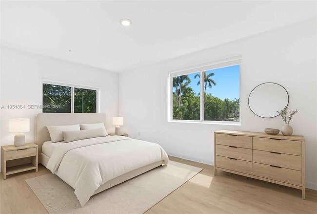 Building Photo - 170 NW 158 St #8 Miami, FL 33169