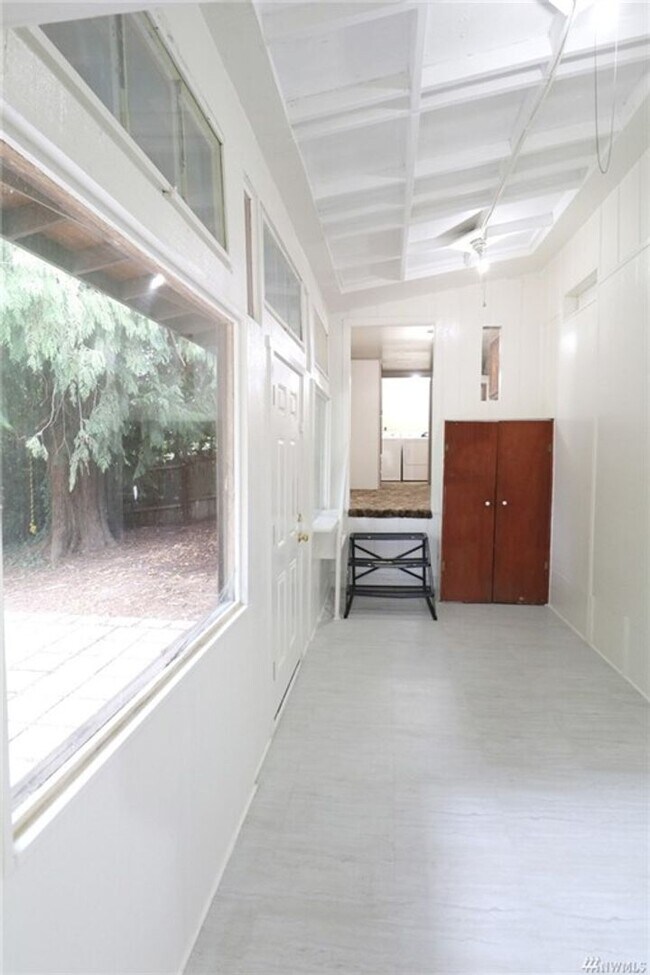 Building Photo - Bremerton Home with Bonus Rooms and Large Yard