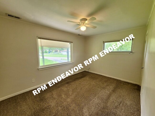 Building Photo - Move in Ready 2bed-1 bath Pet Friendly
