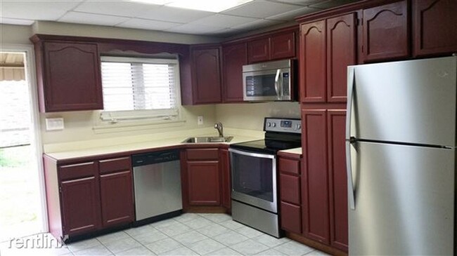 Building Photo - Beautiful 1 Bedroom, 1 Full Bath Ground Fl...