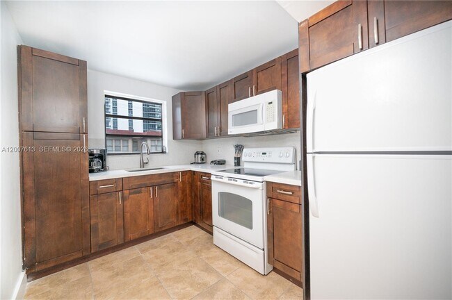 Building Photo - 500 NE 26th St