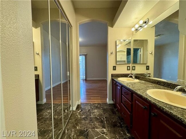 Building Photo - 3BEDROOM CONDO IN 89108