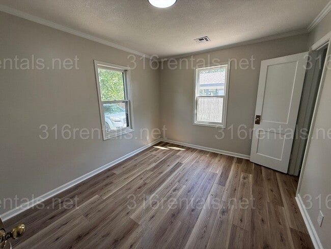 Building Photo - $1195 - 2 bedroom/ 1 bathroom - Haysville ...