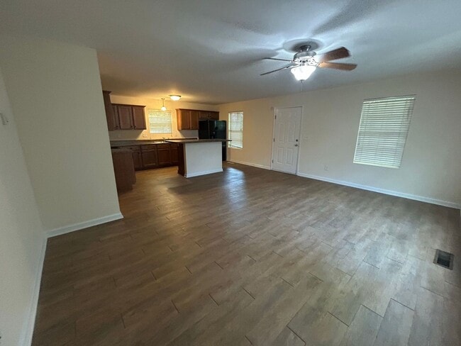 Building Photo - PRE-LEASING FOR AUGUST 2026!