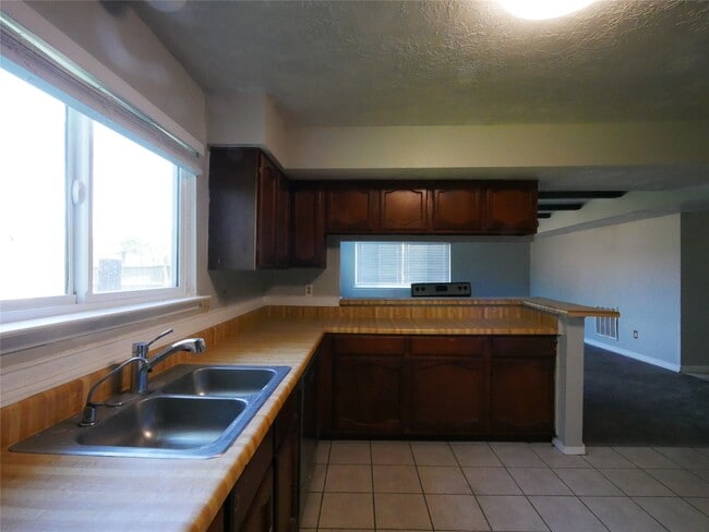 Building Photo - 16327 Quail Echo Dr