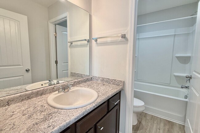 Building Photo - AVAILABLE NOW! (Pet Friendly)