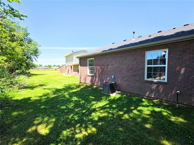 Building Photo - 3501 SW Victoria Pl
