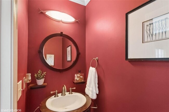 Building Photo - 230 Bluff Oak Dr