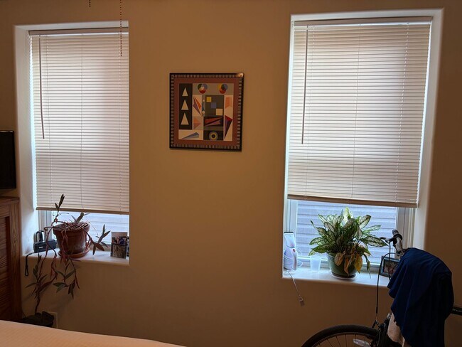 Building Photo - Queen Village - Fabric Row - 1  Bedroom 1 Bath Apartment