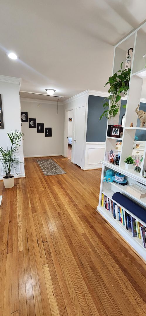 Building Photo - Large 2 Bedroom Rambler with 2 Primary Sui...