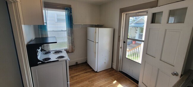 Building Photo - Alsace St #204 Manchester NH