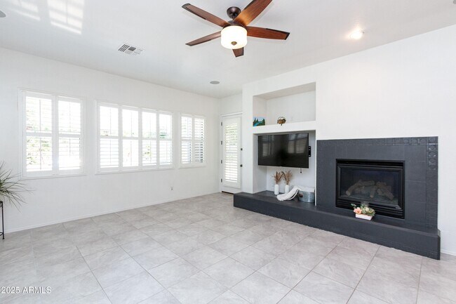 Building Photo - 2310 W Sienna Bouquet Pl