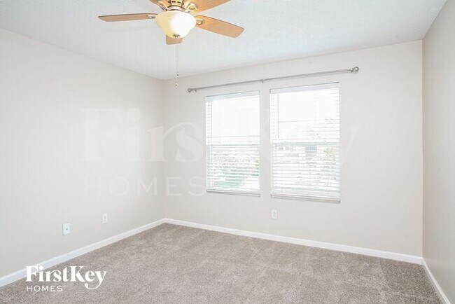 Building Photo - 4020 Poplar Dr