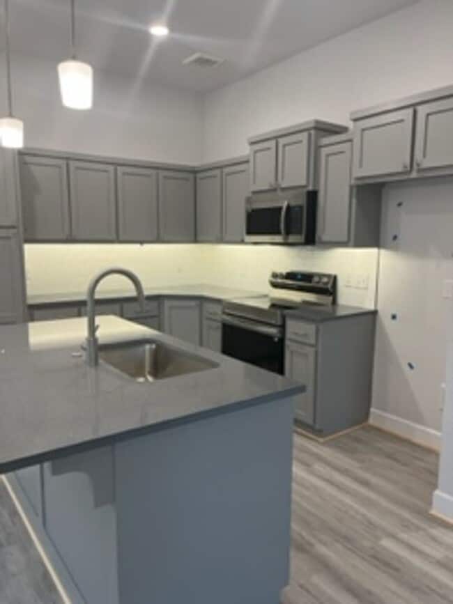 Building Photo - 1st Month Free!