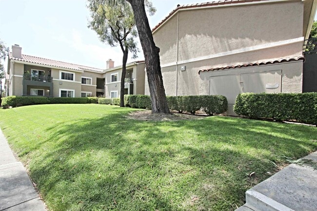 Building Photo - 7575 Charmant Dr