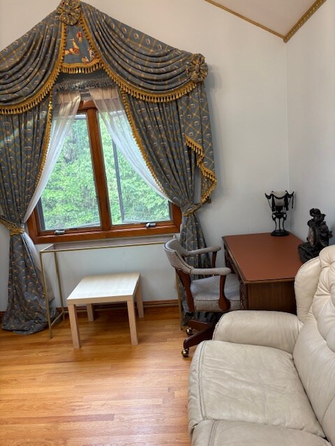 Building Photo - 9 Surrey Rd