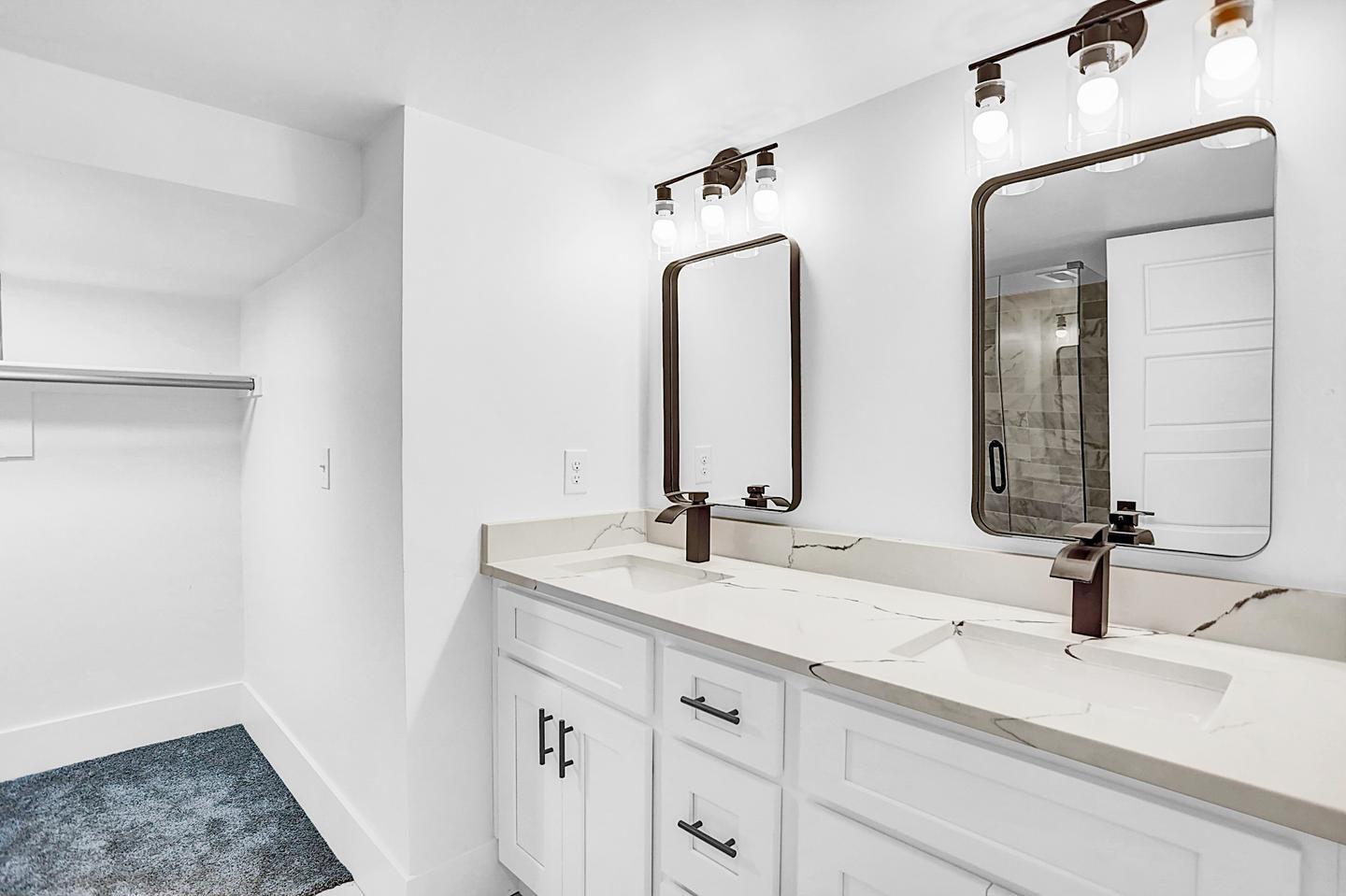 Building Photo - Stunning Potter Highlands home near Highland & Sunnyside