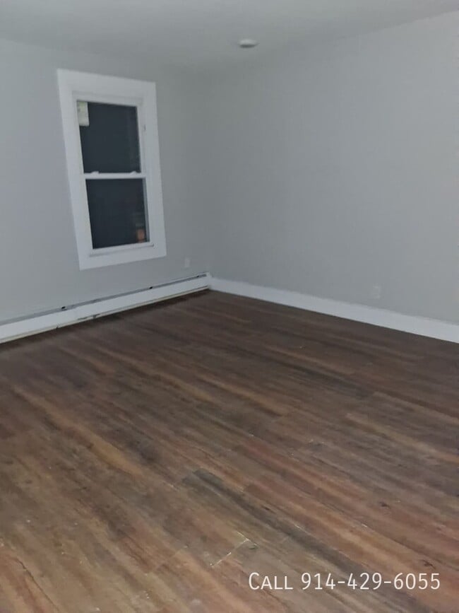 Building Photo - 23 E 4th St