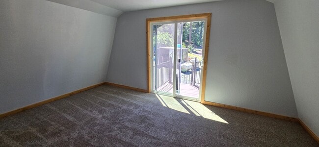 Building Photo - 10660 Valencia Rd