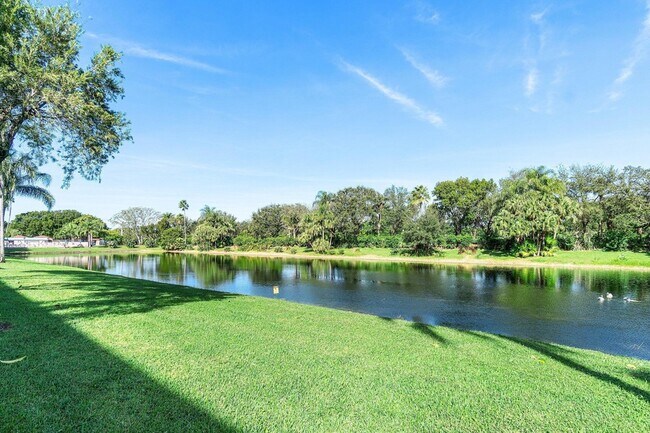 Building Photo - 7321 Amberly Ln