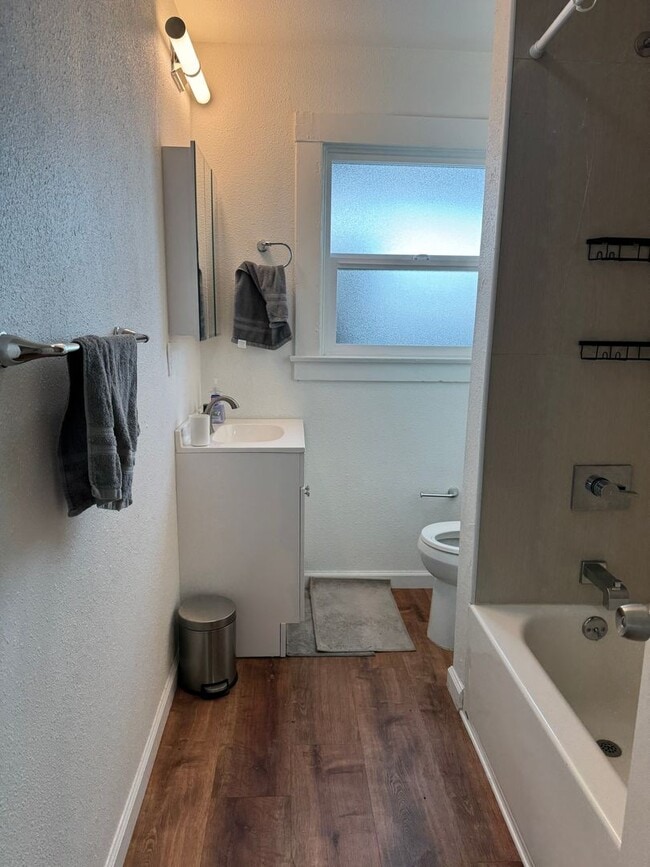 Building Photo - Downtown Sacramento 2 Bedroom, 1 Bath 850 sqft. Townhome for Lease.