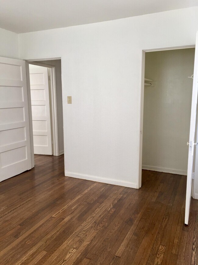 Building Photo - 513 Eleanor Ave