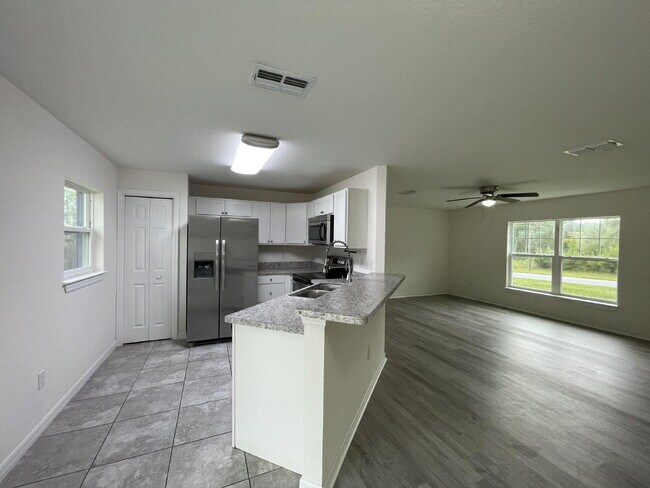 Building Photo - Move-In Ready! Beautiful 3BR/2BA with New Flooring & Fresh Paint
