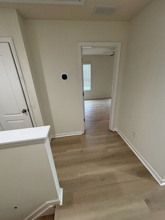 Building Photo - Renovated 3Bd, 2.5Ba End Unit Lake Norman Townhome with Fenced-in Yard and 1 Car Garage Coming Soon