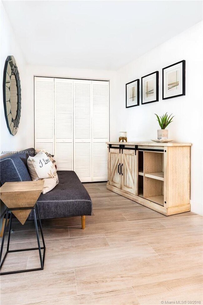 Building Photo - 121 NE 34th St