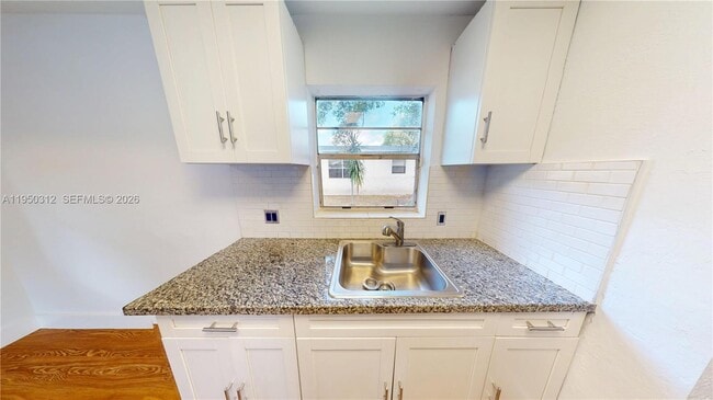 Building Photo - 404 NW 21st Terrace