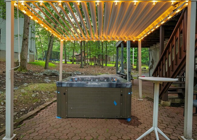 Building Photo - 1825 Jennifer Dr