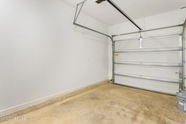 Building Photo - 567 Holly Lks Dr