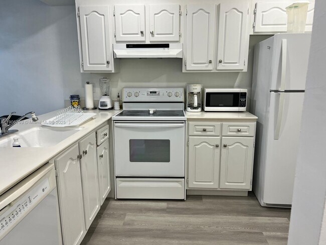 Building Photo - 1208 Bahama Bend