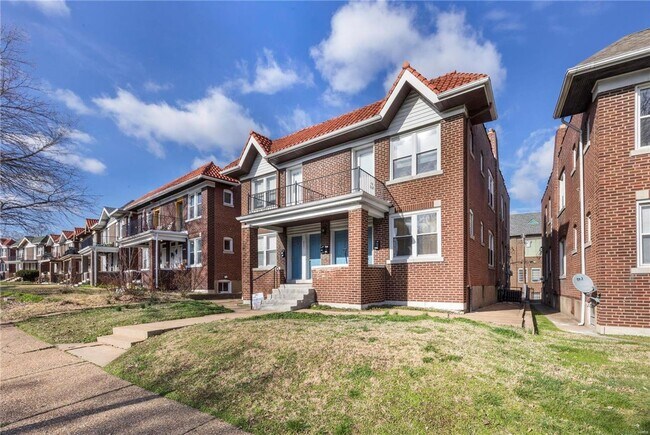 Primary Photo - Lindenwood Ave 4919-4921