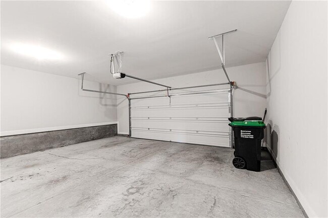Building Photo - 3634 Via Nuova Ln