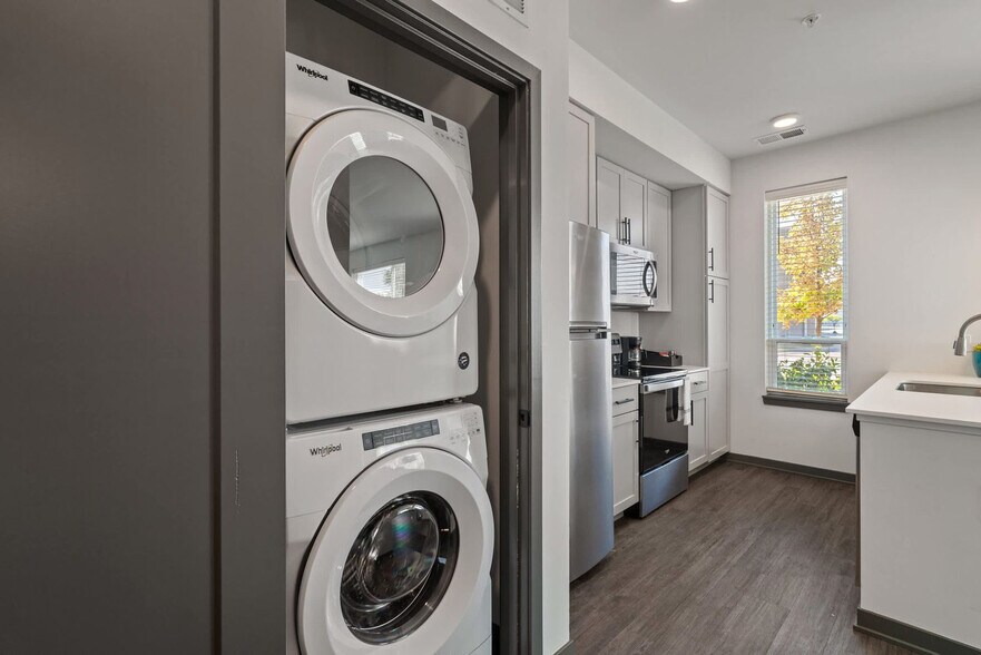 Building Photo - 6160 N Rural St