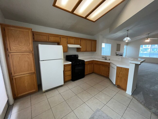 Building Photo - 3 Bed| 2 Bath | 1215 SF | Private Driveway + Garage | Single Story| Tenant pays $175 monthly for ...