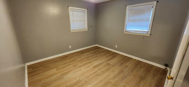 Building Photo - 4 bedroom home in North Columbus