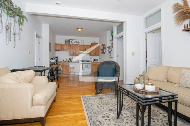 Building Photo - Great Value 4-bed, 2-bath w/ Heat/ Hot Water Included