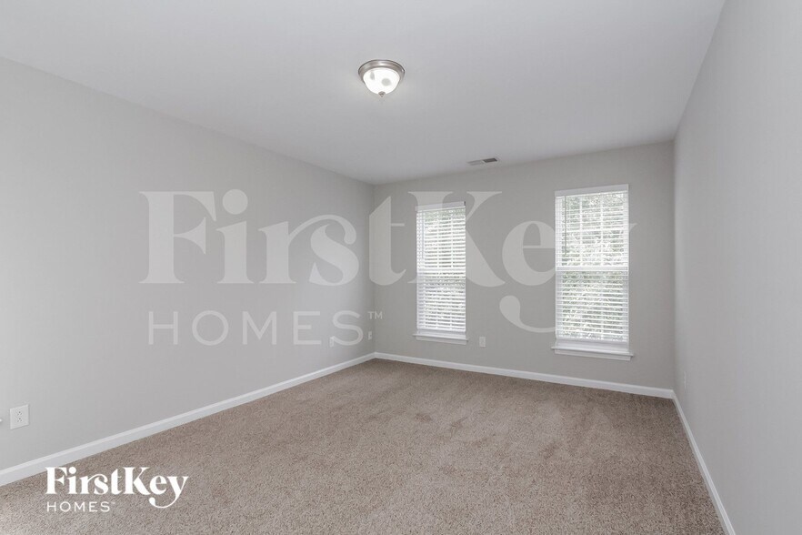 Building Photo - 9708 Spring Park Dr