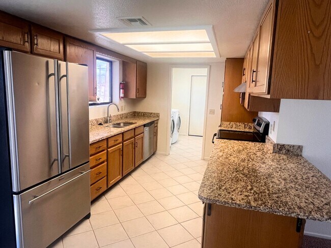 Building Photo - Lake views, lake views, lake views! Longte...