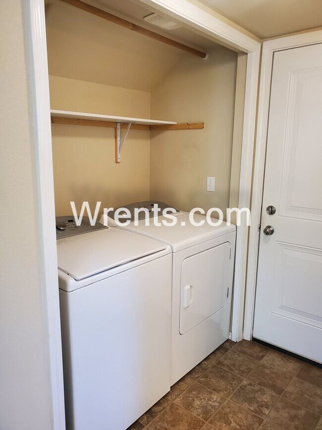 Building Photo - Beautiful 4-Bedroom Home - Mead School Dis...