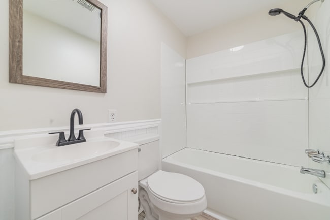 Building Photo - 211 Putnam St