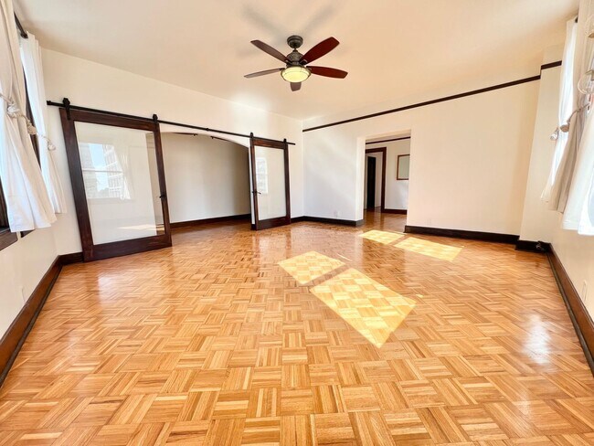 Building Photo - Ocean View Living in the Heart of Long Beach – 1 Bed / 1 Bath Corner Condo