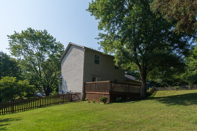 Building Photo - 1209 Durham Rd