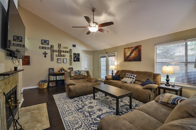 Building Photo - 3218 Lake Stream Dr